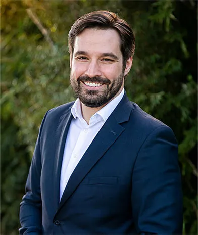 Portrait of Dr. Guilherme Spiegelberg, Attorney at Law and Advisor to Mundo Mentors